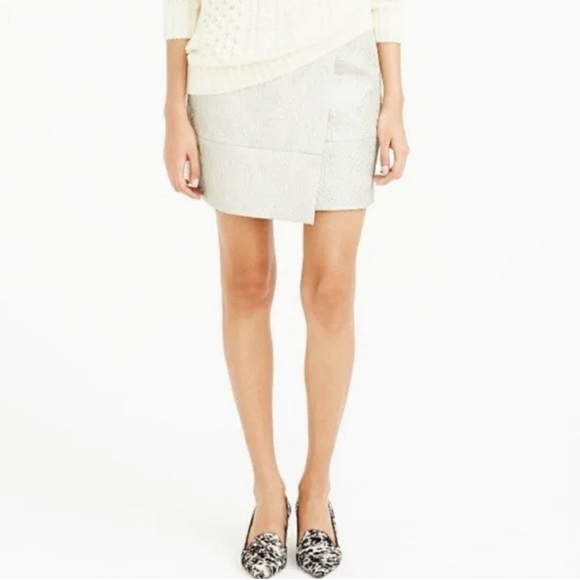 J. Crew - "Origami" Champagne Matelasse
Pattern Wrap Mini Skirt Women's - Size 2 - Picture 4 of 9
